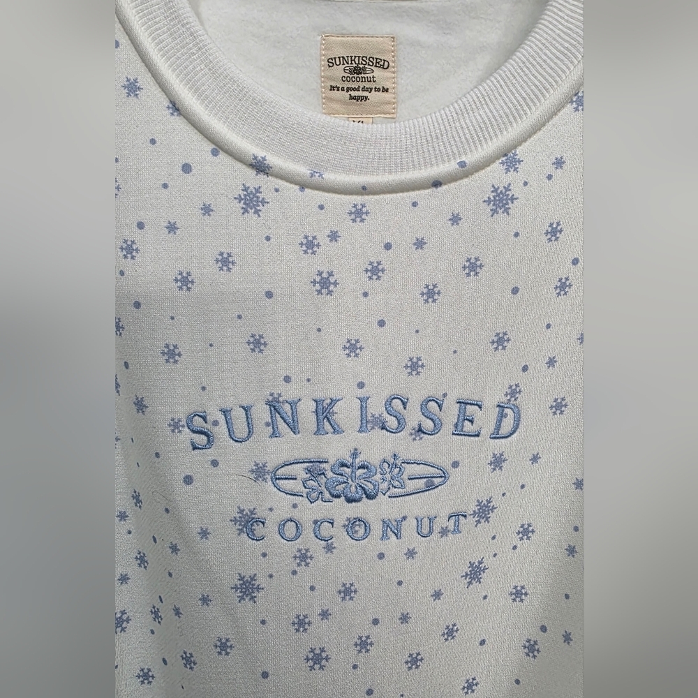 Snowflake Embroider Sweatshirt - Picture 3 of 5